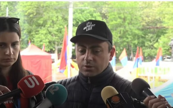 Իշխան Սաղաթելյանի ճեպազրույցը Ֆրանսիայի հրապարակում (տեսանյութ)